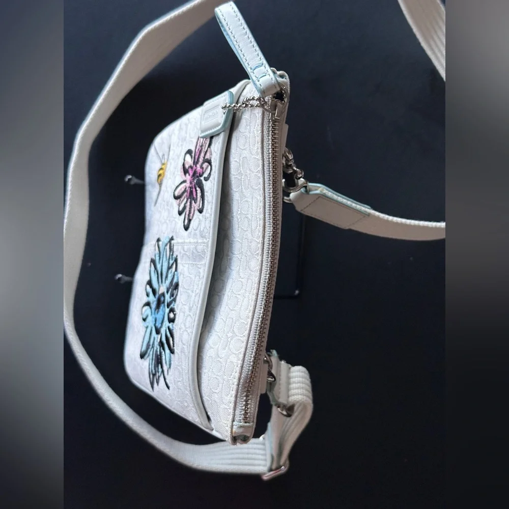 Coach white Micro C pattern Swingpack & embroidered bee & flowers RARE Y2K 2006 - Picture 7 of 13